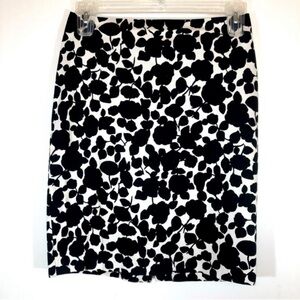 New York & Company Women’s Size 6 Stretch White & Black Floral Skirt Exc Cond